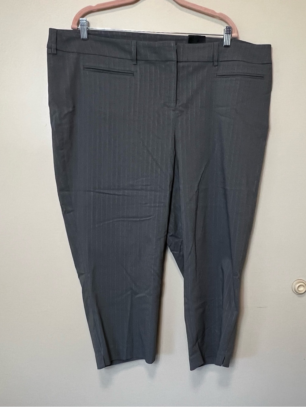Lane Bryant Gray Pinstripe Cropped Dress Pants. Size 22 NWT